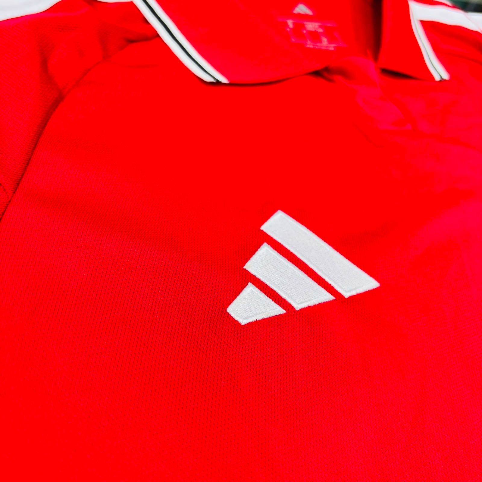 MANCHESTER UNITED SPECIAL EDITION JERSEY & SHORTS SET ⚽